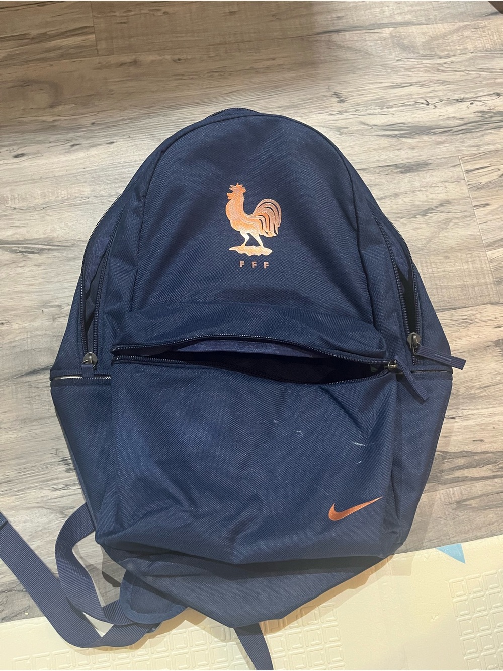Nike Men’s Navy France soccer Backpack with FFF Emblem